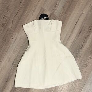 Chic Strapless Ivory Dress